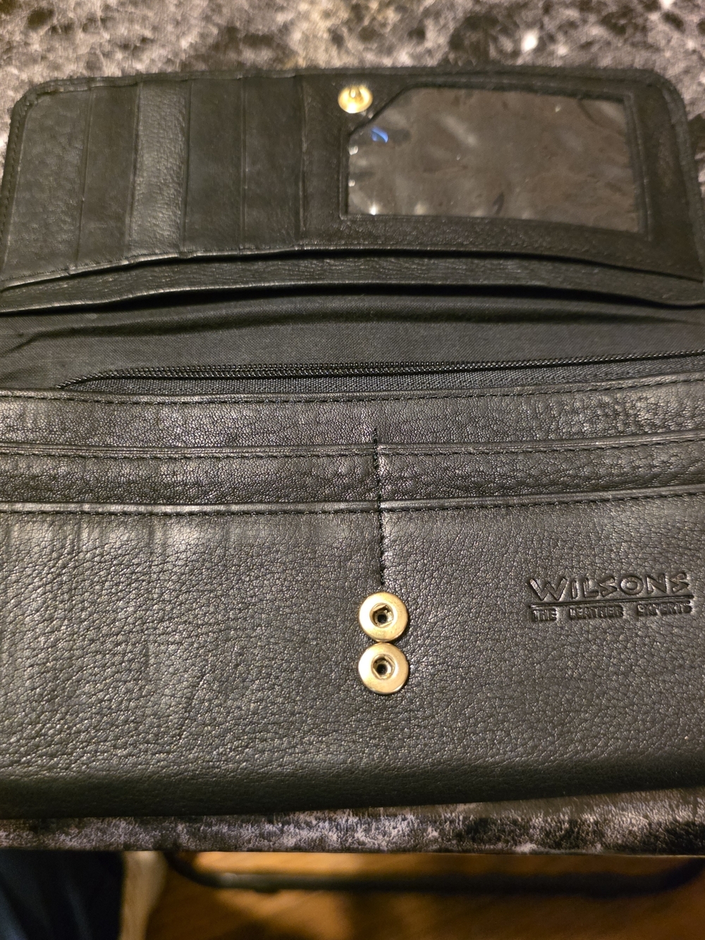 Wilsons Black Leather Woman Wallet with Snap Closure